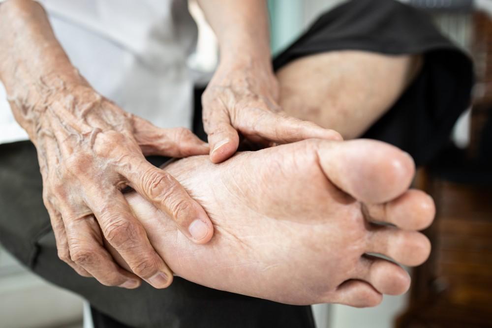 4 Early Warning Signs of Diabetic Peripheral Neuropathy